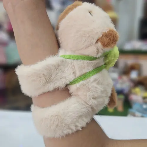 Capybara pulsera que mueve la cola's photo #1