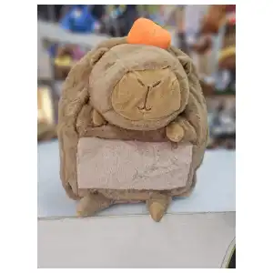 Capybara mochila detalle gorro miniatura 1